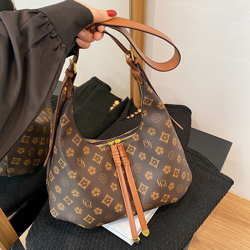 hot Free shipping designer bag Fashionable bag casual women bag large capacity bucket bag shoulder bag diagonal cross bag pairs with everything