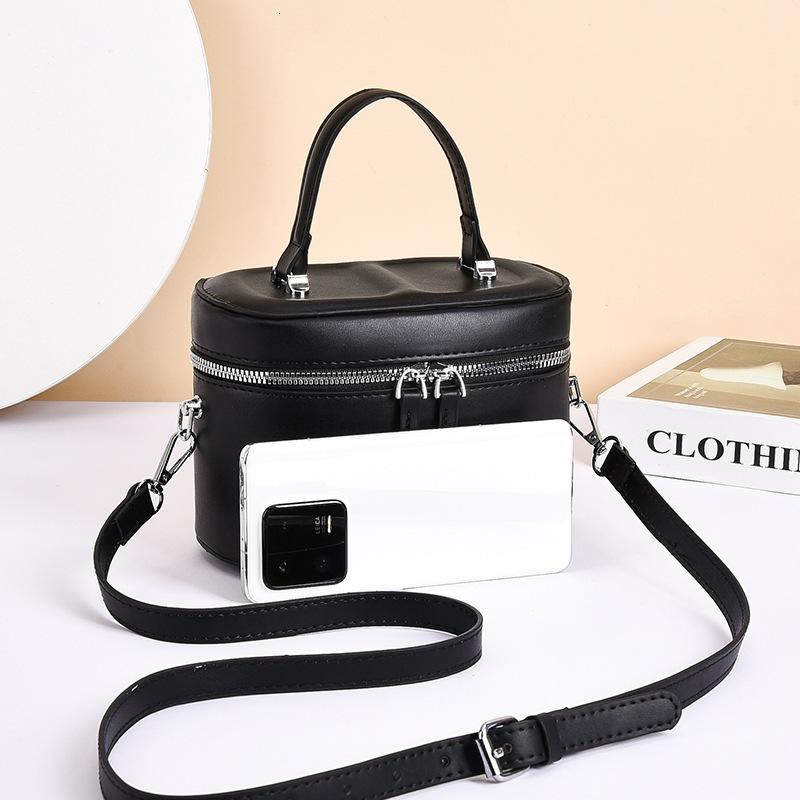Free shipping designer High-end New Fashion Handbag for Women Niche Design Casual Simple Shoulder Bag Crossbody Bag Bucket Bag