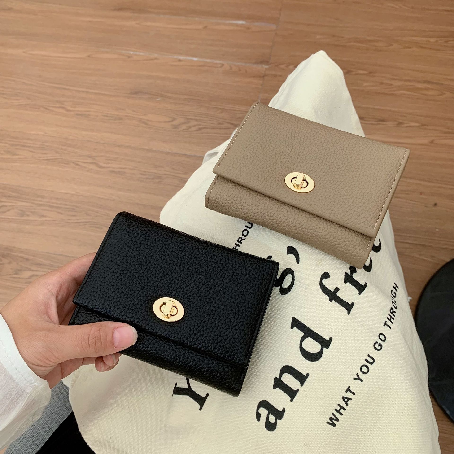 Women's Short Wallet New Korean Style Fashion Solid Color Simple Folding Wallet Multi Card Slot Designer Wallet Coin Wallet Wholesale