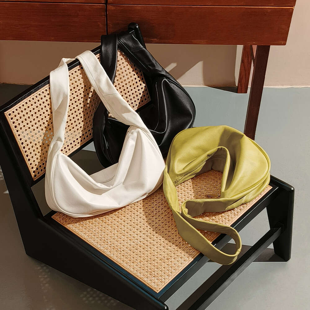 Luxury designer first layer cowhide ladies daily commuting shopping travel high-end hand bill shoulder crossbody bag.