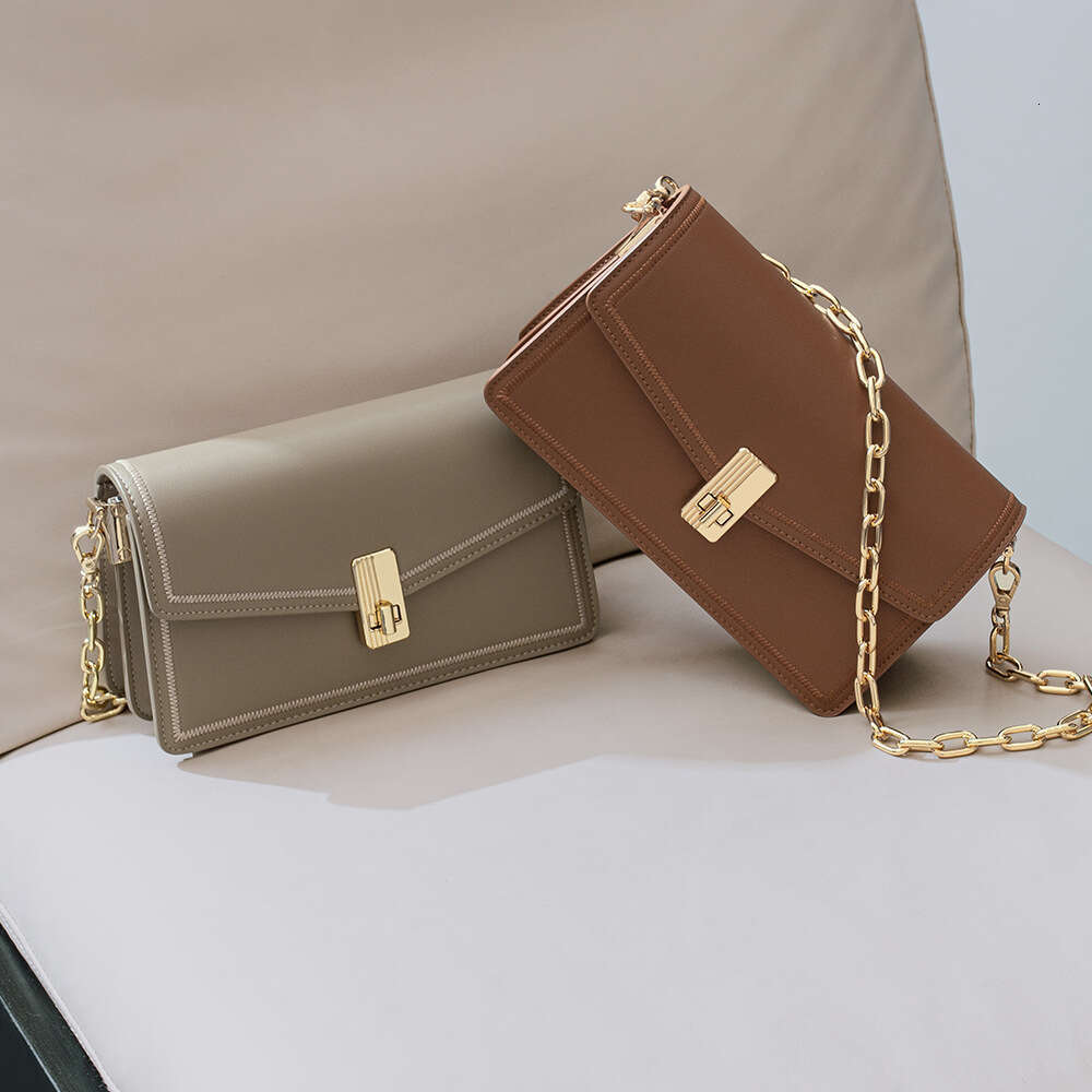 Luxury designer fashion Joker commuter lantern luxury leather hand slung ladies shoulder bag.