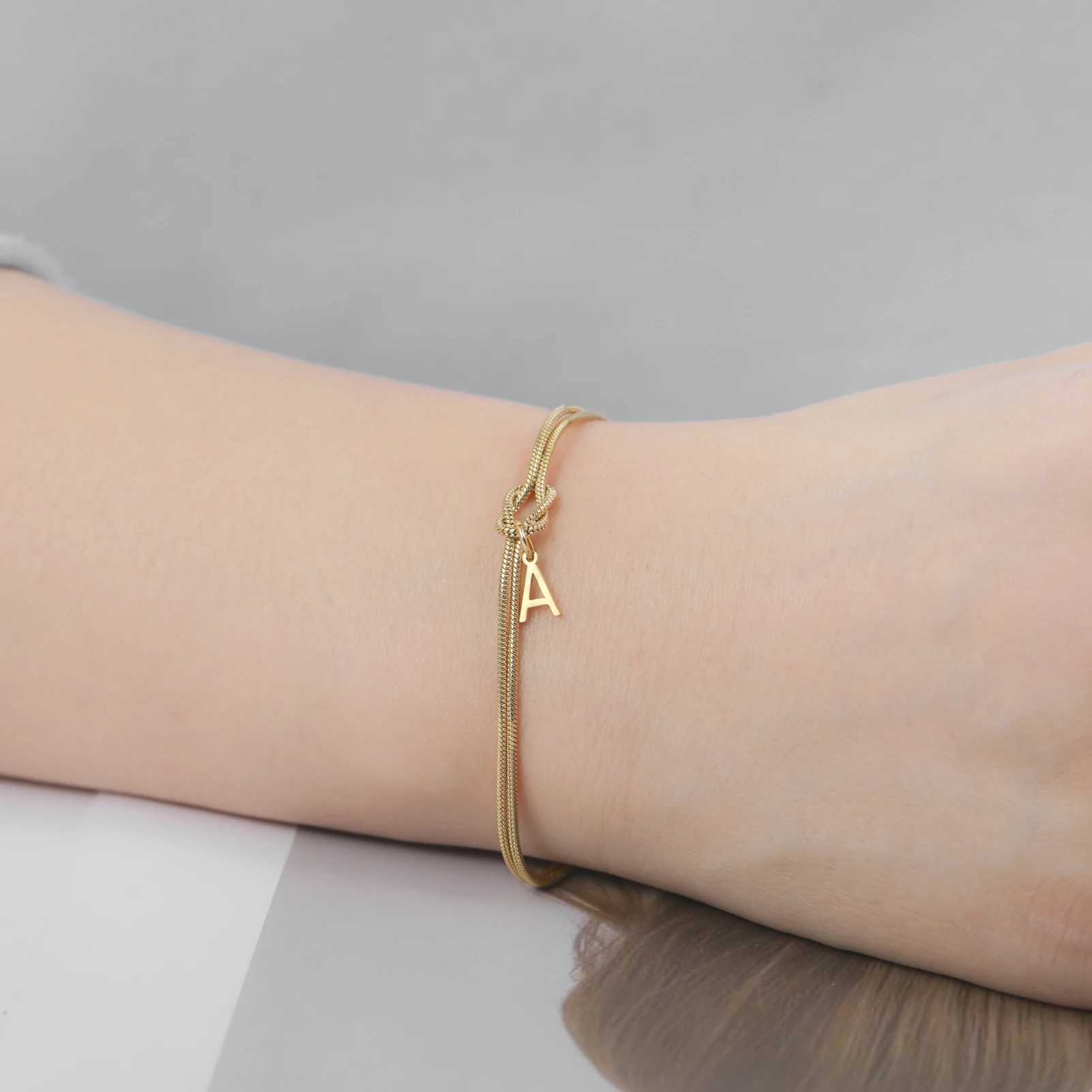 Skyrim Mens and Womens Initial A-Z Pendant Bracelet Stainless Steel Fashion Snake Chain Jewelry Couple Party Gift Wholesale XJ250707