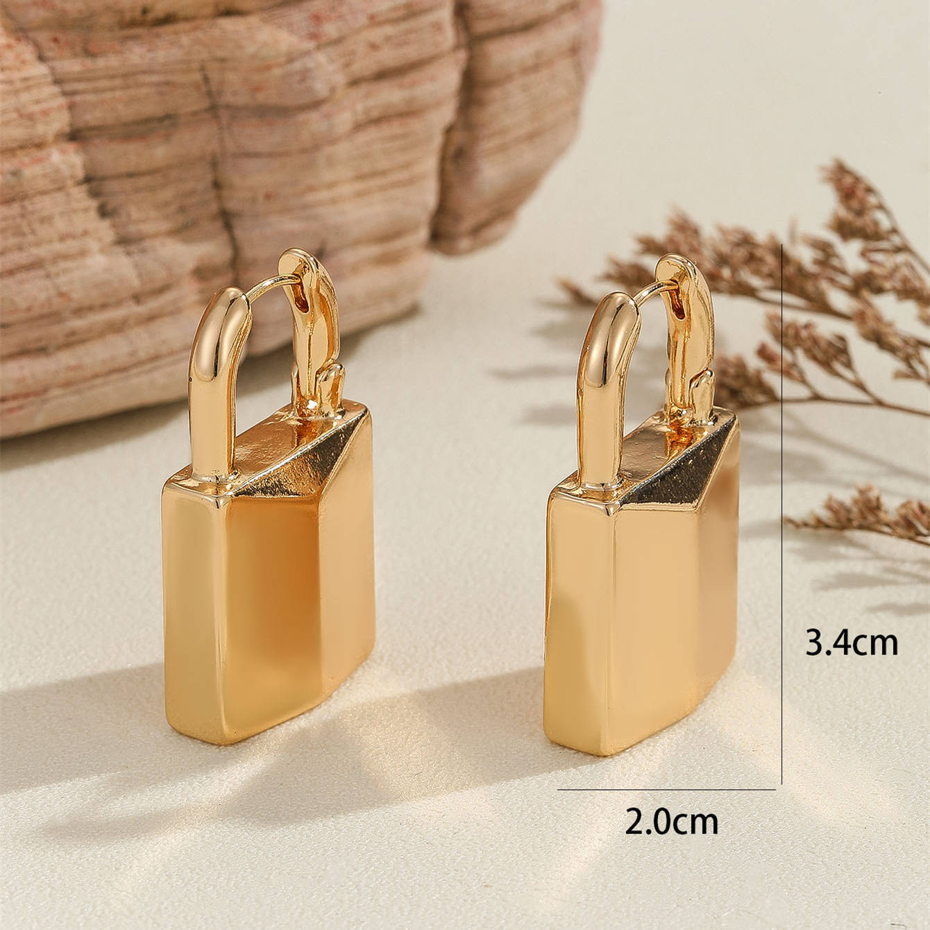 Unique Design Gold Lock Shape Fashionable Women's Elegant Minimalist Style Earrings