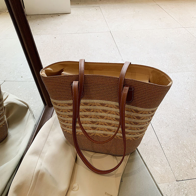 Free shipping designer Forest Style Handwoven Bag Large Capacity Beach Bag 2025 New Handbag Shoulder Bag Fashion Versatile Tote Bag for Women