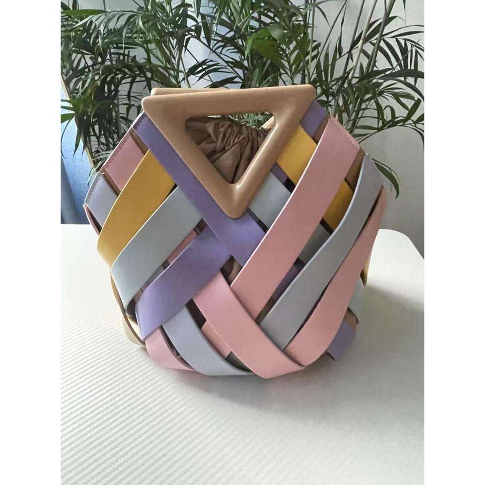DHgargets Manufacturer Newest Handmade Lady Fashion Triangle Handle Colorful Woven PU Leather Braided Women's Shoulder Bags