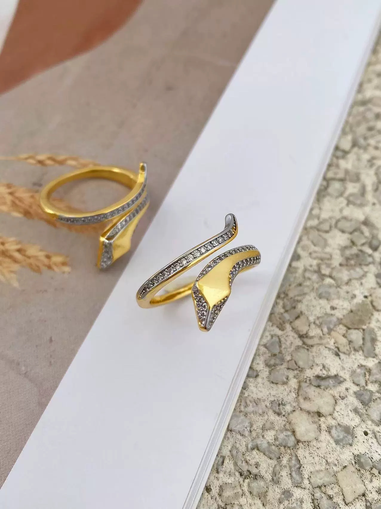Elegant 18k Gold Plating Snakelike Design Wrist Accessory With Sparkling Stones