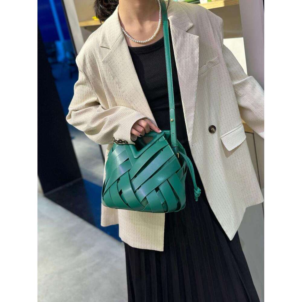 DHgargets Manufacturer Newest Handmade Lady Fashion Triangle Handle Colorful Woven PU Leather Braided Women's Shoulder Bags