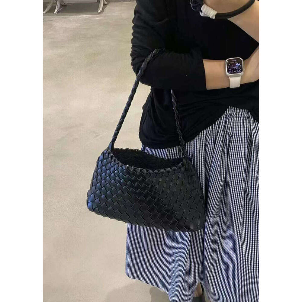 Hot-Selling Retro Hand-Woven High-End French Baguette Underarm Small Boat Niche Bag Fashion Commuter Shoulder Handbag