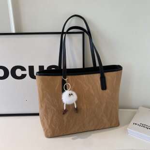 High-End Large Capacity Women's 2025 New New Fashion Simple Shoulder Niche Design Stylish Commuter Tote Bag