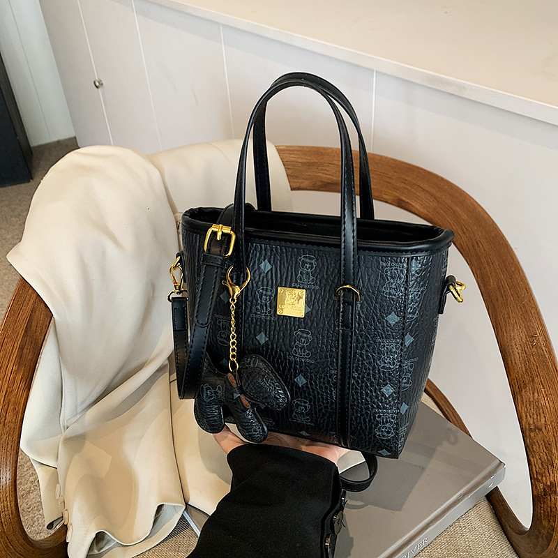 Free shipping designer High-end Small Bag for Women New Autumn Winter Versatile Shoulder Bag Crossbody Bag Textured Handbag Commuter Tote Bag