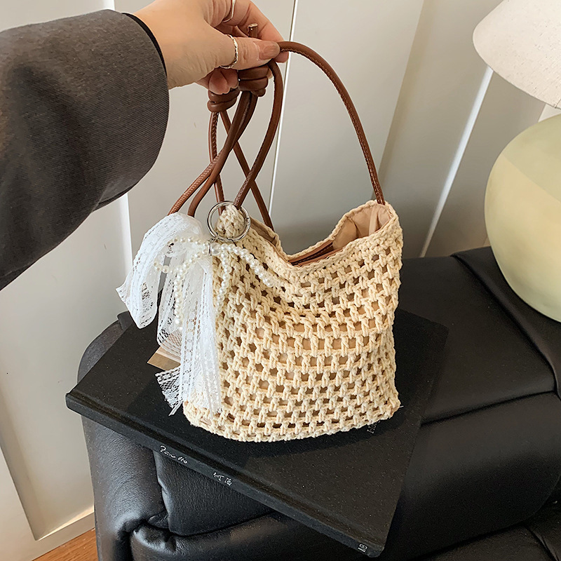 Free shipping designer Summer Super Hot Niche Hollow Woven Bag Women 2025 New Casual Versatile Shoulder Bag Commuter Tote Bag