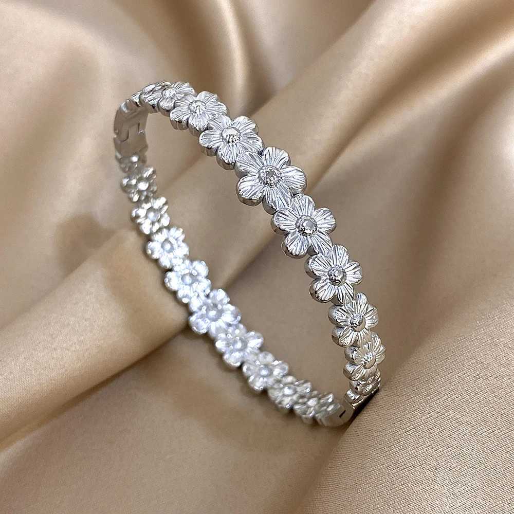 Full Circle Small Flower Stainless Steel Open Spring Bangles Bracelet for Women Floral Cuff Bracelets Wristband Party Jewelry XJ250707