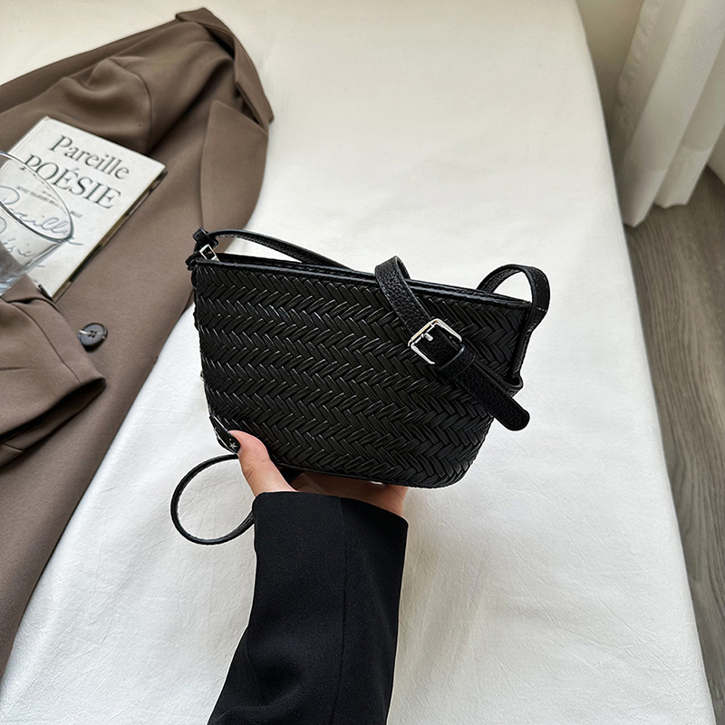 Free shipping designer 2025 New Handwoven Bag for Women Lazy Style Fashionable and Versatile Beach Shoulder Bag Crossbody Bag Dumpling Bag