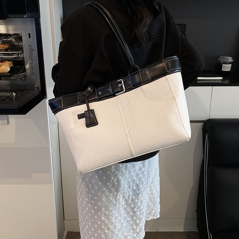 Free shipping designer Vintage High-End Handbag for Women 2025 New Fashion Single Shoulder Bag Crossbody Bag Student Commuting Tote Bag