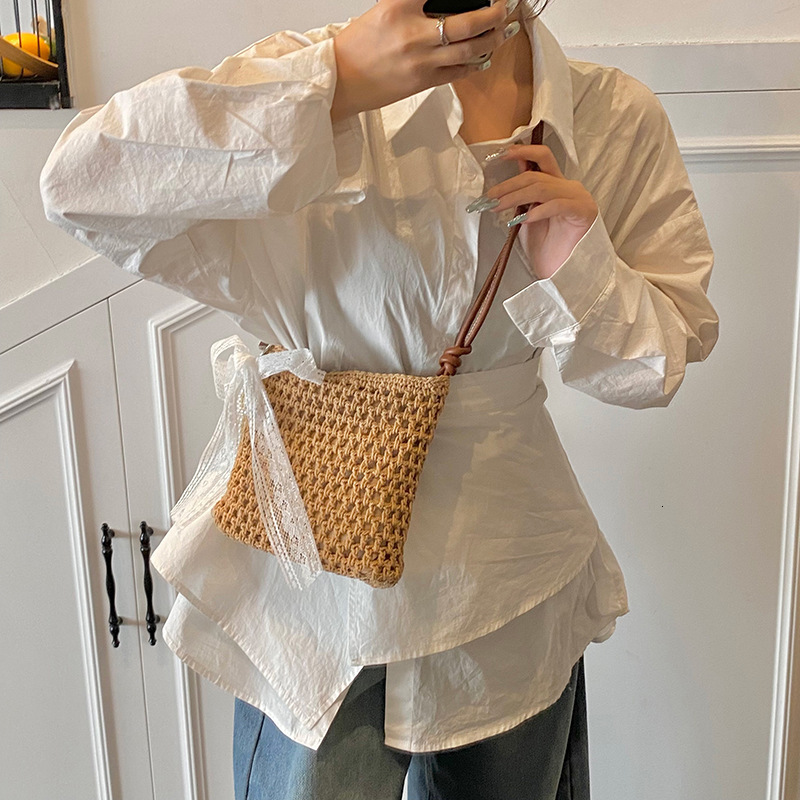 Free shipping designer Summer Super Hot Niche Hollow Woven Bag Women 2025 New Casual Versatile Shoulder Bag Commuter Tote Bag