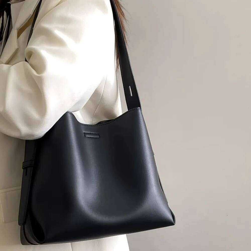 Small Niche Design Of Bucket New Women's Daily Commuting Tote Bag, Large Capacity Single Shoulder Crossbody Bag