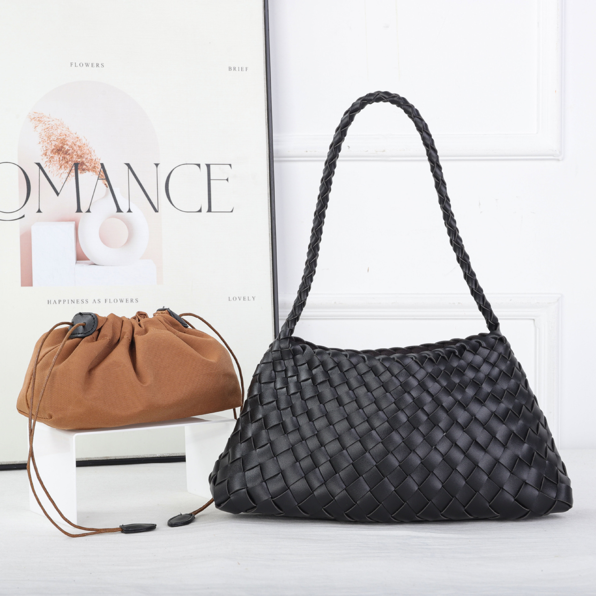new Internet Celebrity Woven Bag French-style Market Basket Handmade Woven Handbag Shoulder Bag Large-capacity Suitable for Commuting White-collar wor