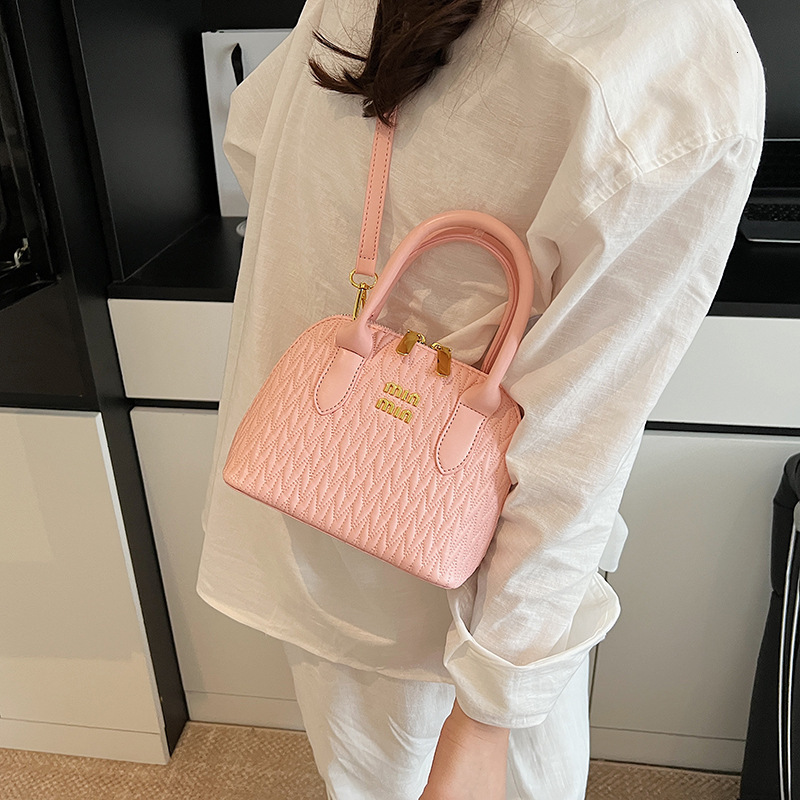 Free shipping designer Simple Casual Handbag Small Bag for Women 2025 New Trendy Fashion Woven Pillow Bag Summer Popular Crossbody Bag