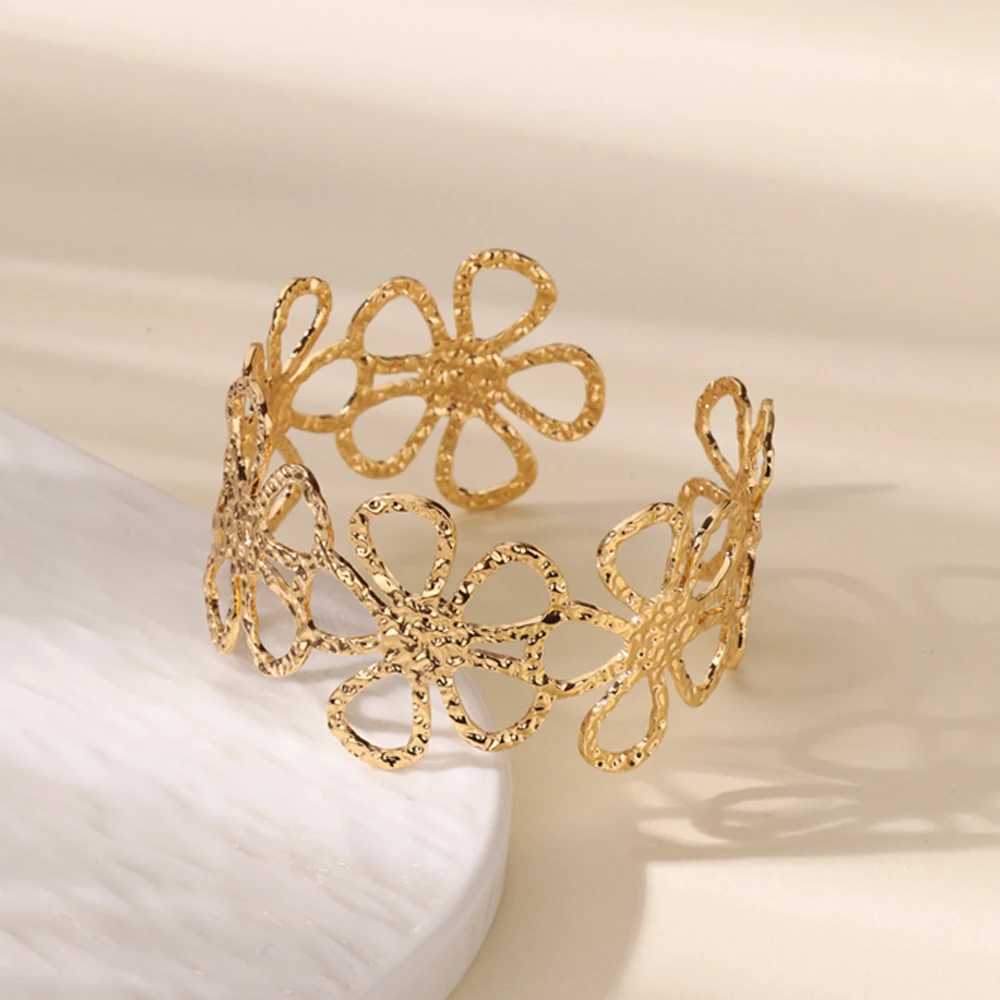 316L Stainless Steel Gold Color Flower Bracelet For Women Vintage Fashion Open Cuff Bracelets Bangle Party Jewelry Gift 2025 XJ250707