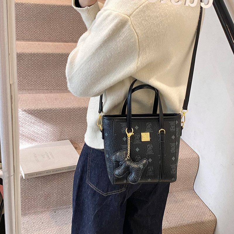 Free shipping designer High-end Small Bag for Women New Autumn Winter Versatile Shoulder Bag Crossbody Bag Textured Handbag Commuter Tote Bag