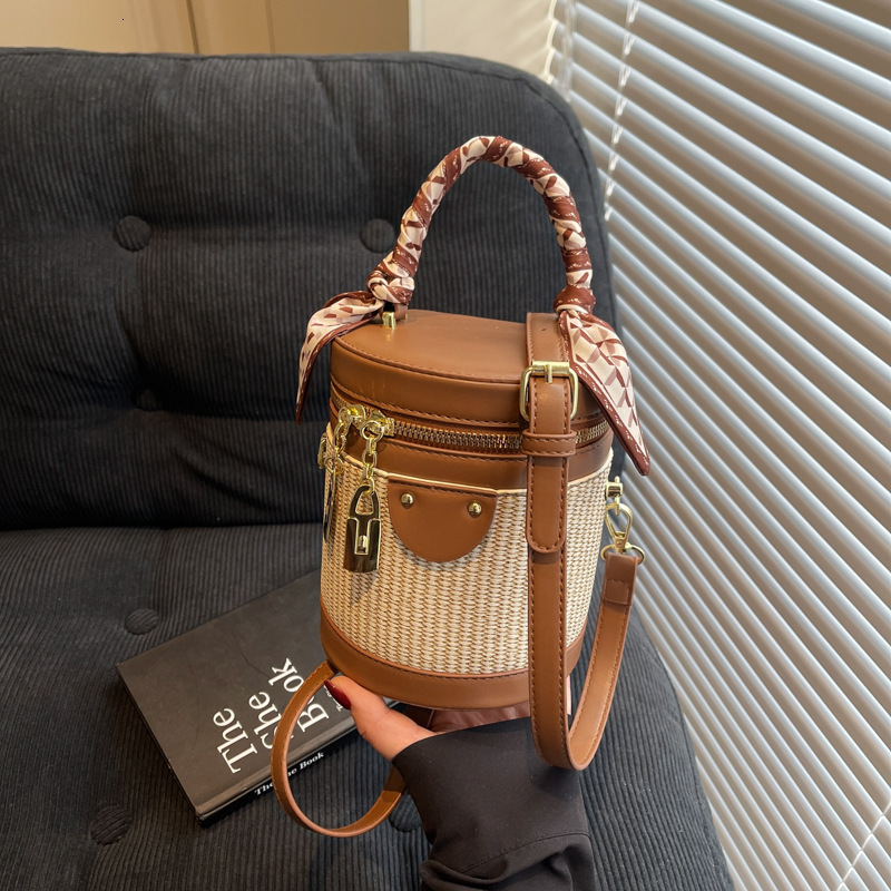 Free shipping designer This Year Trendy Small Bags for Women 2025 Spring New Fashionable Stylish Handbags Crossbody Bags Casual Bucket Bags