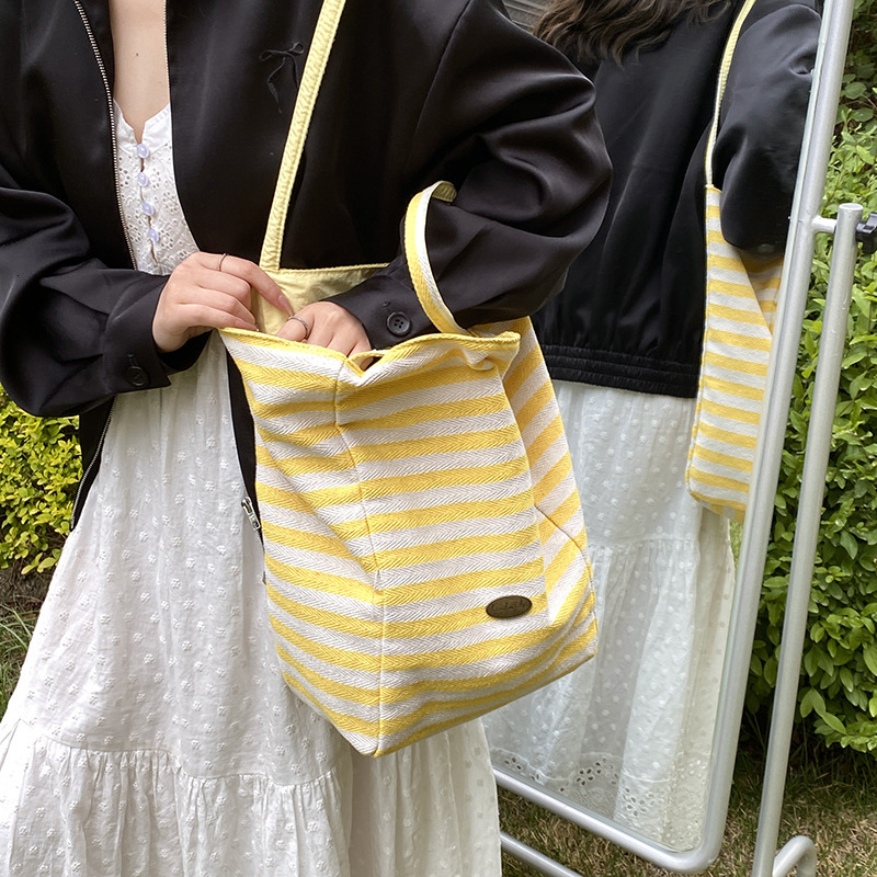 Free shipping designer Striped Canvas Bag for Women Large Capacity 2025 New Summer Versatile College Student Class Bag Simple Casual Tote Bag