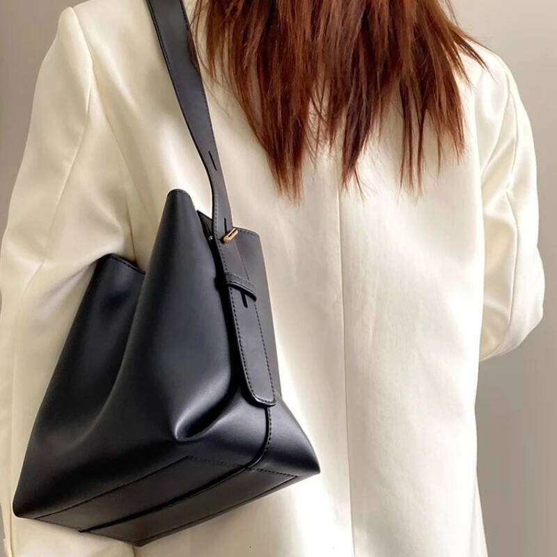 Small Niche Design Of Bucket New Women's Daily Commuting Tote Bag, Large Capacity Single Shoulder Crossbody Bag