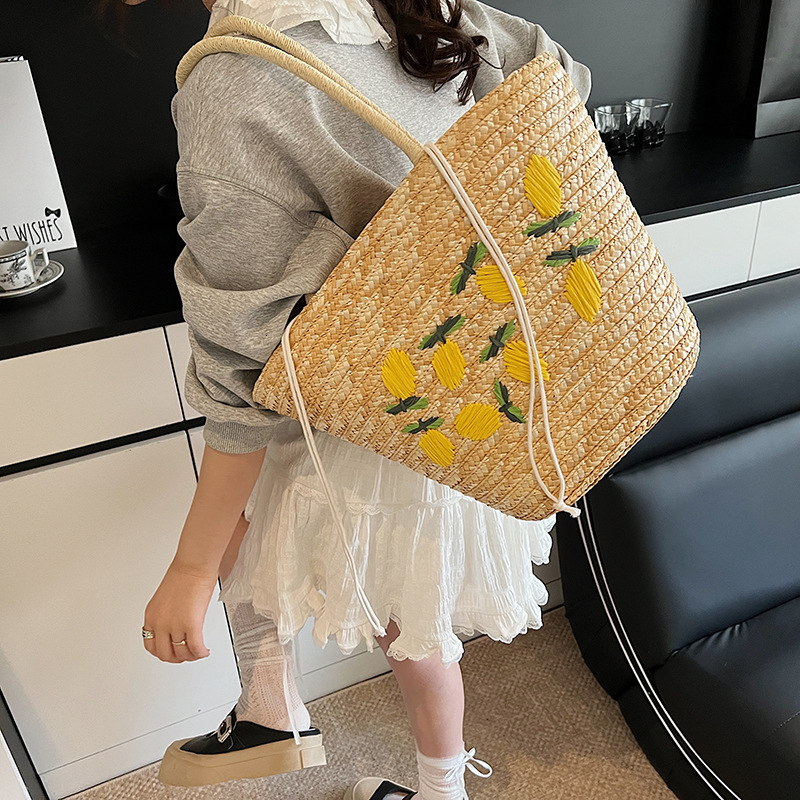 Free shipping designer 2025 New Straw Bag for Women Versatile Shoulder Bag High-End Commuter Handbag Tote Bag Lemon Embroidery Woven Bag