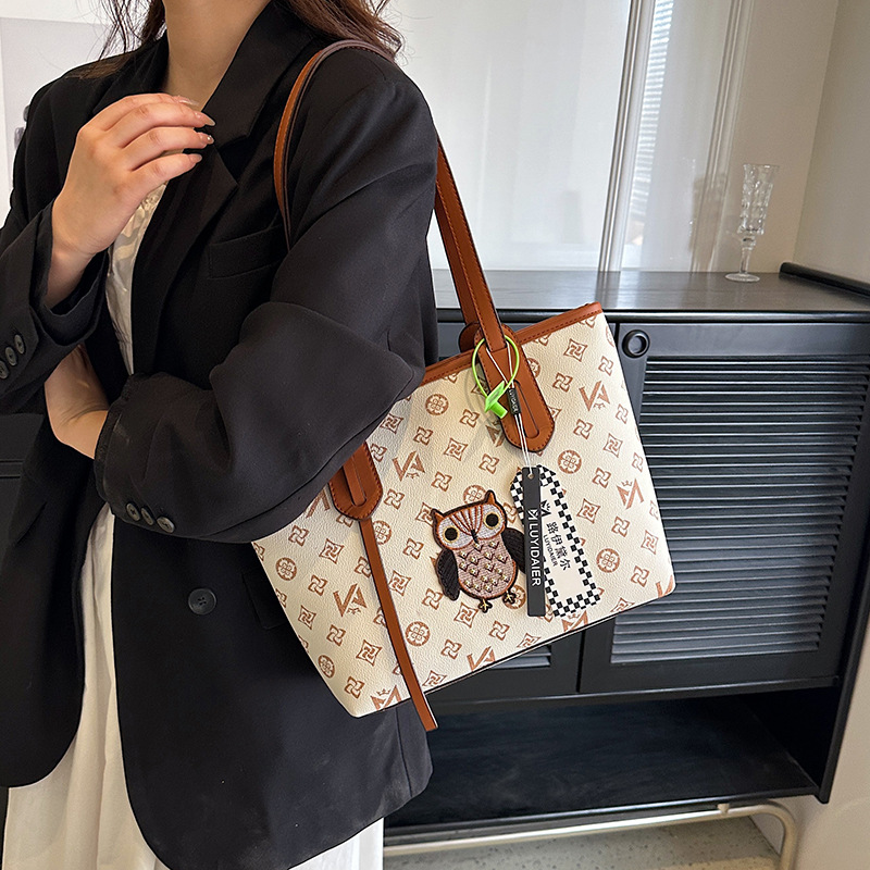 Designer Bag Luxury Bag Designer Free Shipping Retro Owl Printed Shoulder Women S Shoulder Bag Summer New Large Capacity Handbag For Commuting To Work