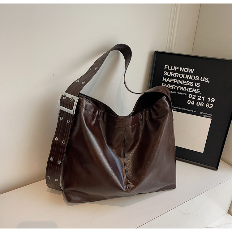 Free shipping designer Casual Retro Large Capacity Bag for Women New Autumn Winter Loose Feel Shoulder Bag Crossbody Bag Tote Bucket Bag