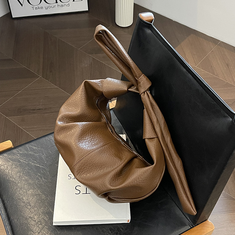 Free shipping designer Korean Style INS Large Capacity Retro Soft Leather Wrinkled Dumpling Bag Lazy Style Casual Versatile Horn Single Shoulder Bag C