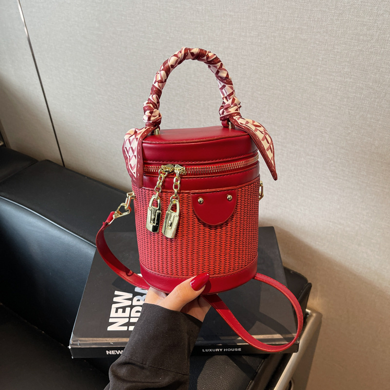Free shipping designer This Year Trendy Small Bags for Women 2025 Spring New Fashionable Stylish Handbags Crossbody Bags Casual Bucket Bags