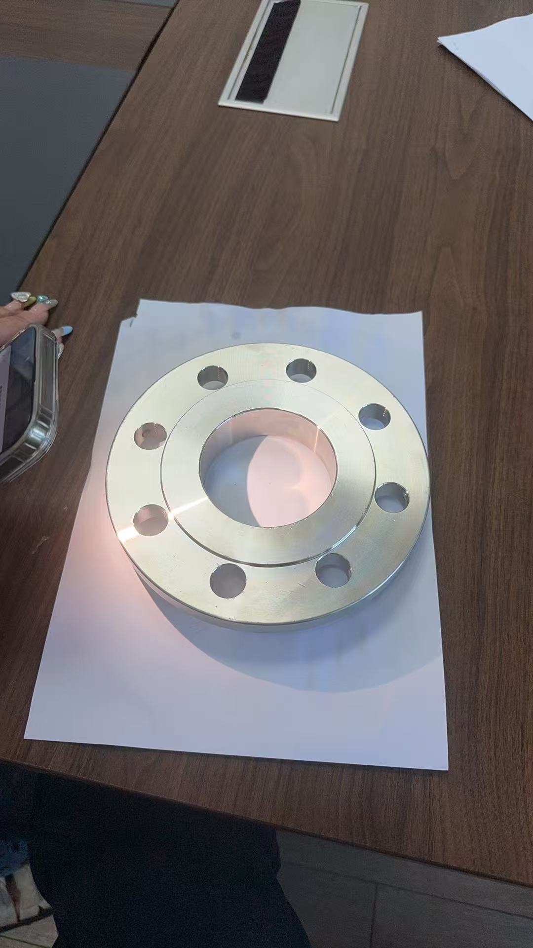 Ergonomically designed neck welding flange for easy installation