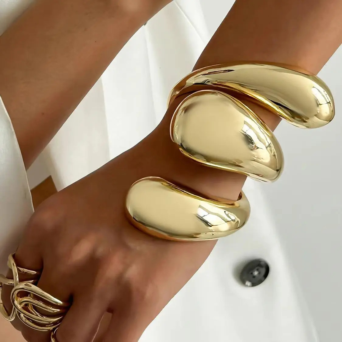 DIEZI Vintage Big Water Drop Heavy Metal Wide Cuff Bangles Bracelets Vintage Punk Geometric Metal Spring Bangle For Women Men 250701