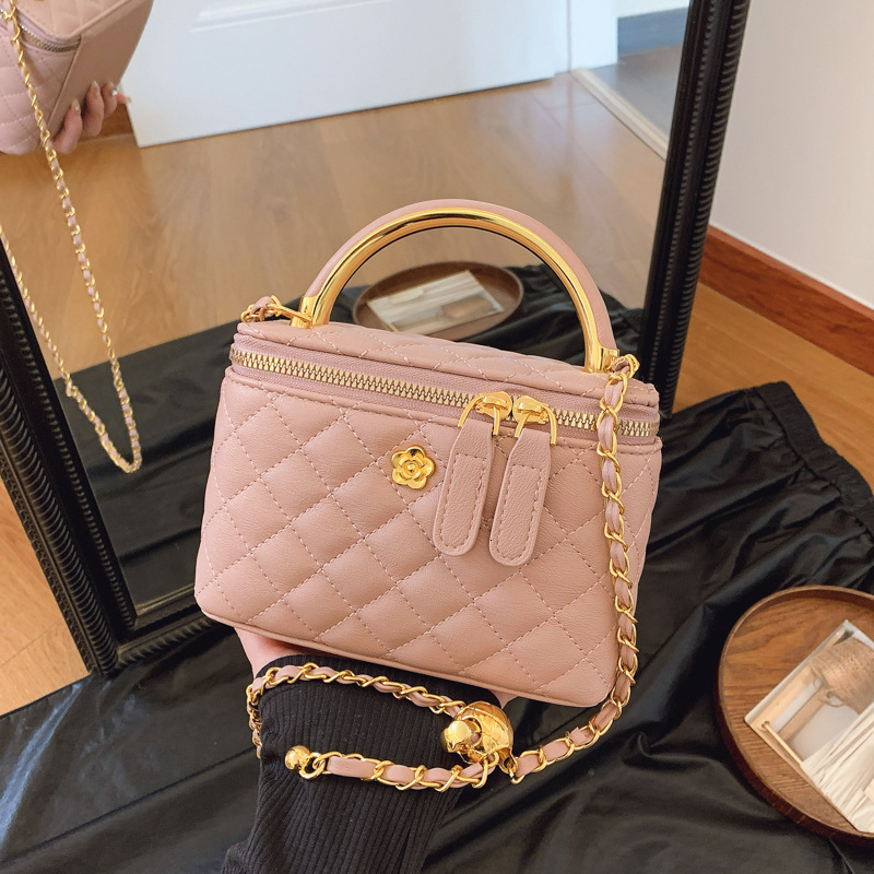Free shipping designer Spring Summer High-End Niche Crossbody Bag Small Bag for Women 2025 New Fashion Shoulder Bag Phone Bag Quilted Box Bag
