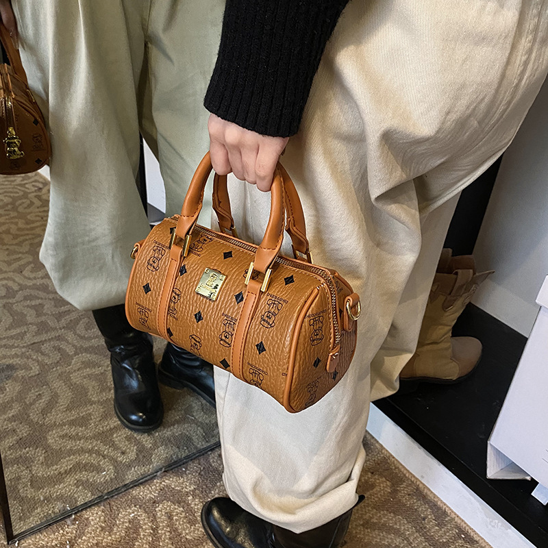 Free shipping designer Boston Bag for Women New Autumn Winter Versatile Shoulder Bag Commuter Crossbody Bag Textured Niche Handbag Pillow Bag