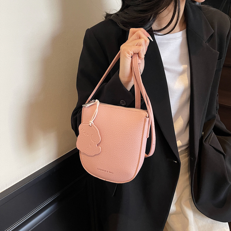 Free shipping designer High-End Versatile Small Bag for Women 2025 New Trendy Shoulder Bag Commuter Bag Simple Casual Crossbody Bag Bucket Bag Trendy