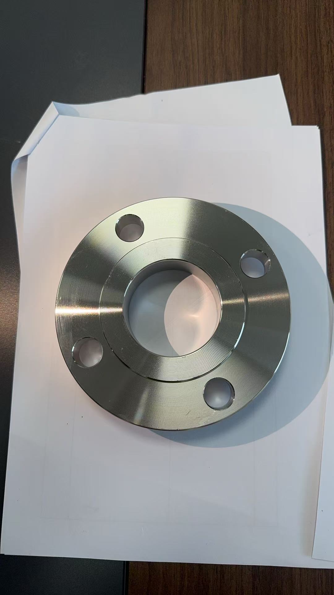 Fully equipped with neck flat welding flange styles and long service life