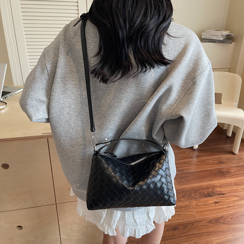 Free shipping designer Summer Large Capacity High-end Commuting Crossbody Bag for Women 2025 New Yellow Woven Pillow Bag Handbag