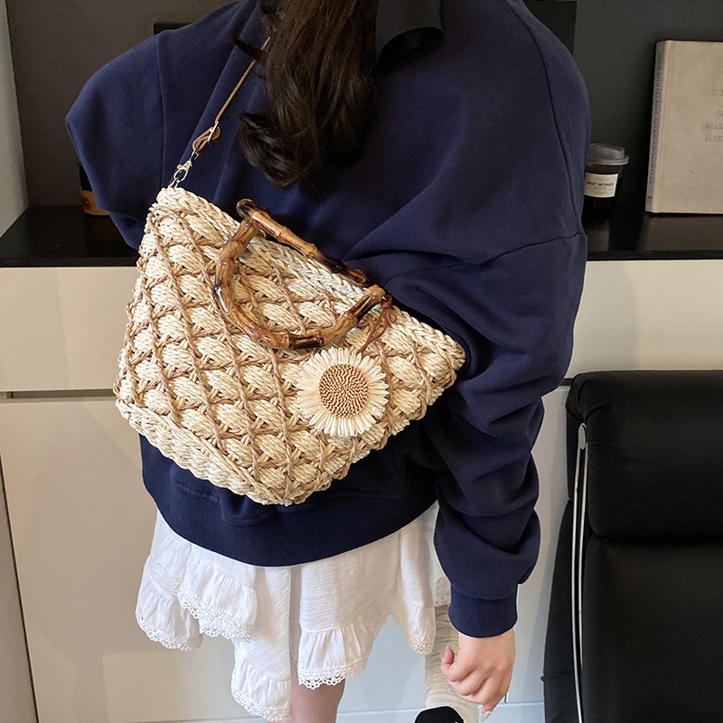 Free shipping designer 2025 New Straw Handbag Straw Bag Bamboo Knot Bag for Women Summer Vintage Handmade Beach Tote Bag Vacation