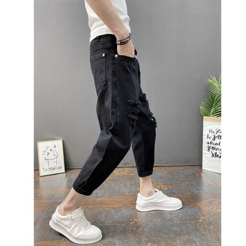 Korean Ankle-Length Distressed Jeans Men White Breathable Slim Fit Ripped Denim Pants Four Season Narrow Leg Harem Mens Trousers XJ250707