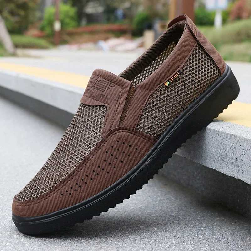 Lightweight low-top walking sneakers for outdoor fishing park and sports Rubber sole Breathable loafers for men Y250707