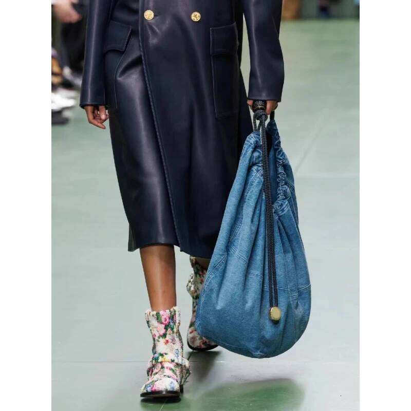 Designer Luxury Large Capacity Shopper Women High Quality Blue Denim Black Woven Drawstring Tote Fashion Show Style Casual Shoulder Bag