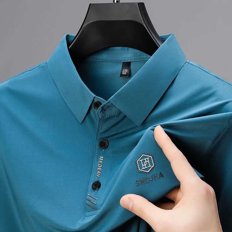 New Mens Business Casual Short Sleeved Shirt with Badge Solid Color Polo Shirt Fashionable Breathable Comfortable Versatile Top Y250708 Y250708