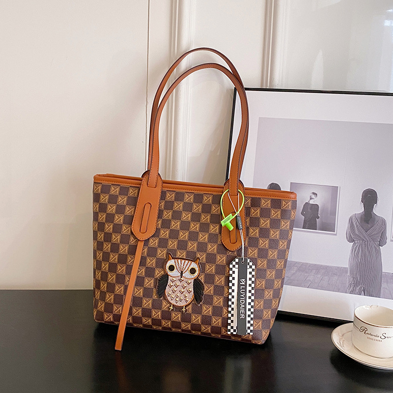 Designer Bag Luxury Bag Designer Free Shipping Retro Owl Printed Shoulder Women S Shoulder Bag Summer New Large Capacity Handbag For Commuting To Work