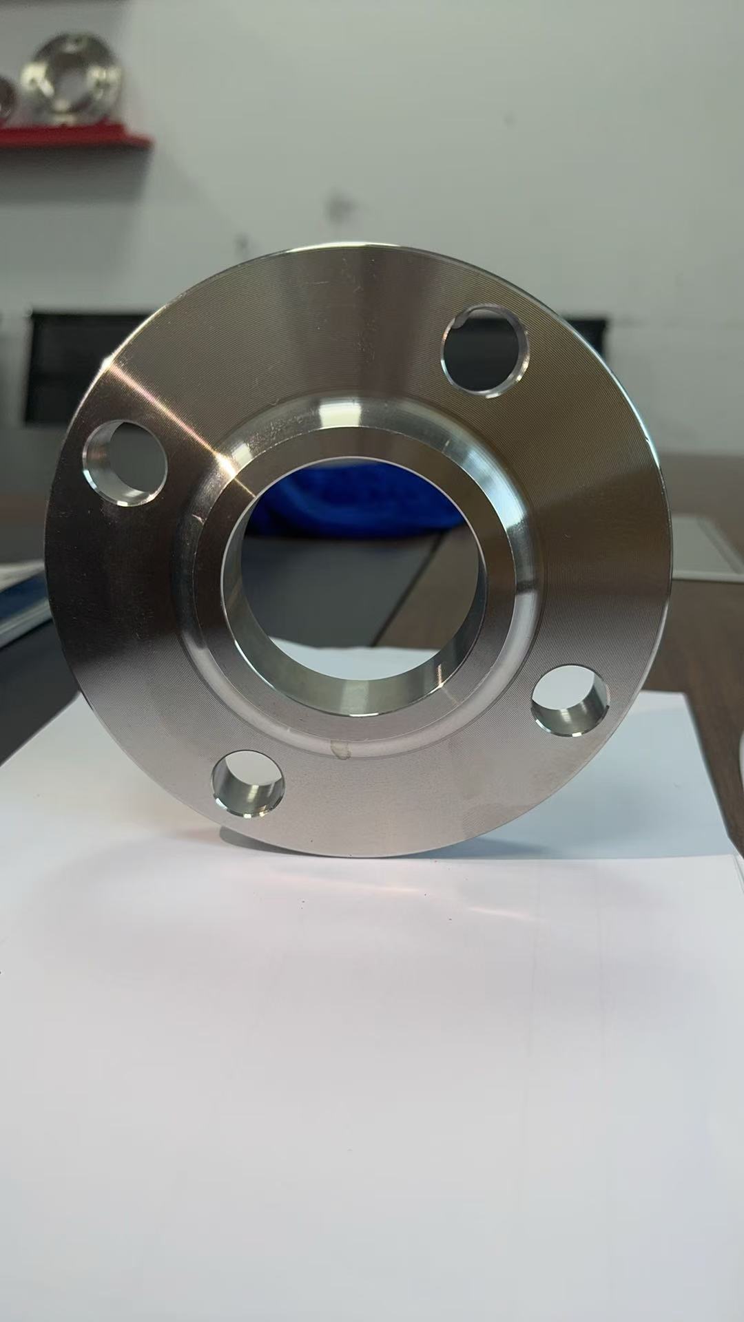 Fully equipped with neck flat welding flange styles and long service life