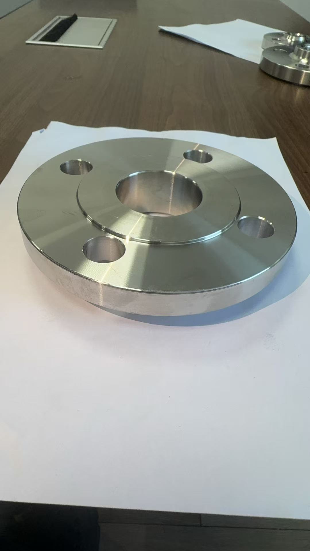 Durable and lightweight with neck flat welding flange