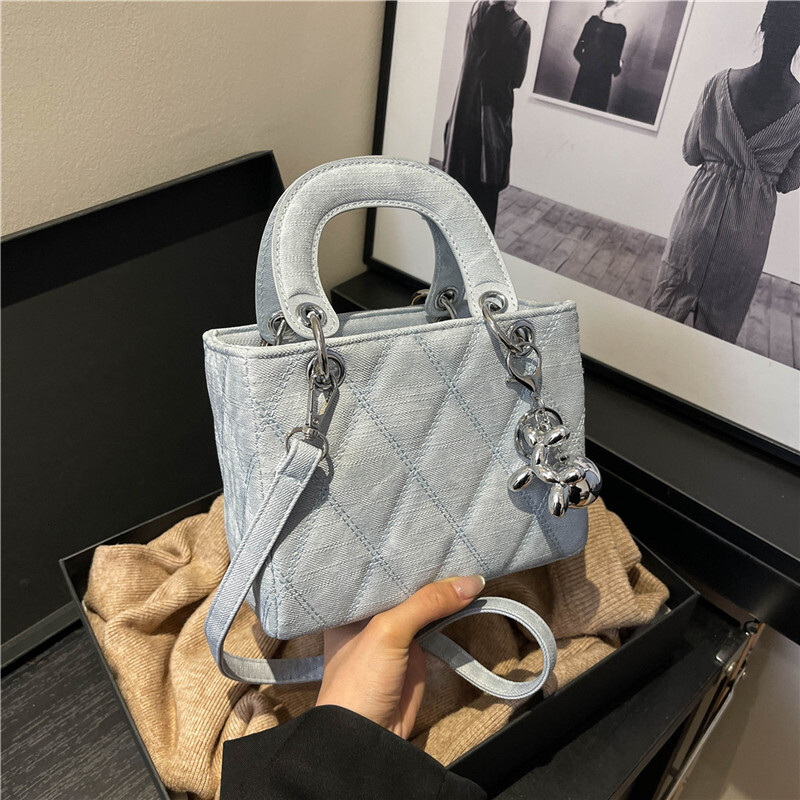 Free shipping designer Quilted Embroidery Small Bag for Women New Autumn Winter Versatile Crossbody Bag Exquisite Mini Handbag Princess Diana Bag