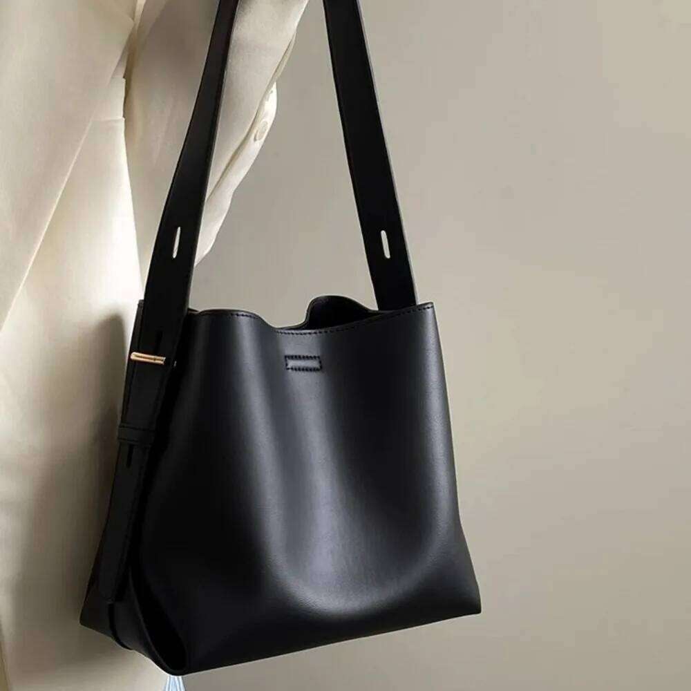 Small Niche Design Of Bucket New Women's Daily Commuting Tote Bag, Large Capacity Single Shoulder Crossbody Bag