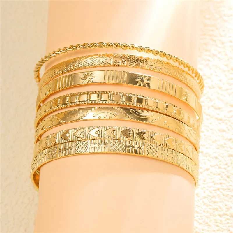 7 Pcs/Set Punk Gold Color Bracelets for Women Streetwear Goth Heart Prints Metal Design Open Bangle Fashion Jewelry Gifts 2024 XJ250707